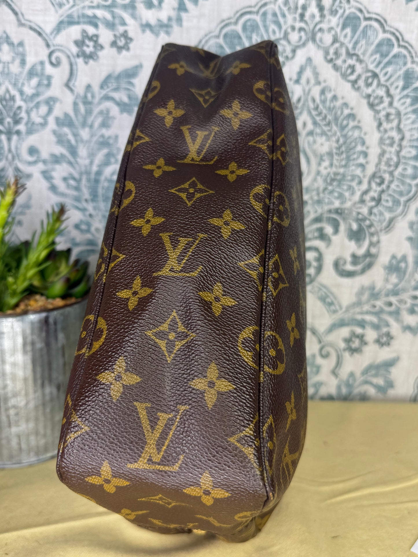 Louis Vuitton Trousse 28