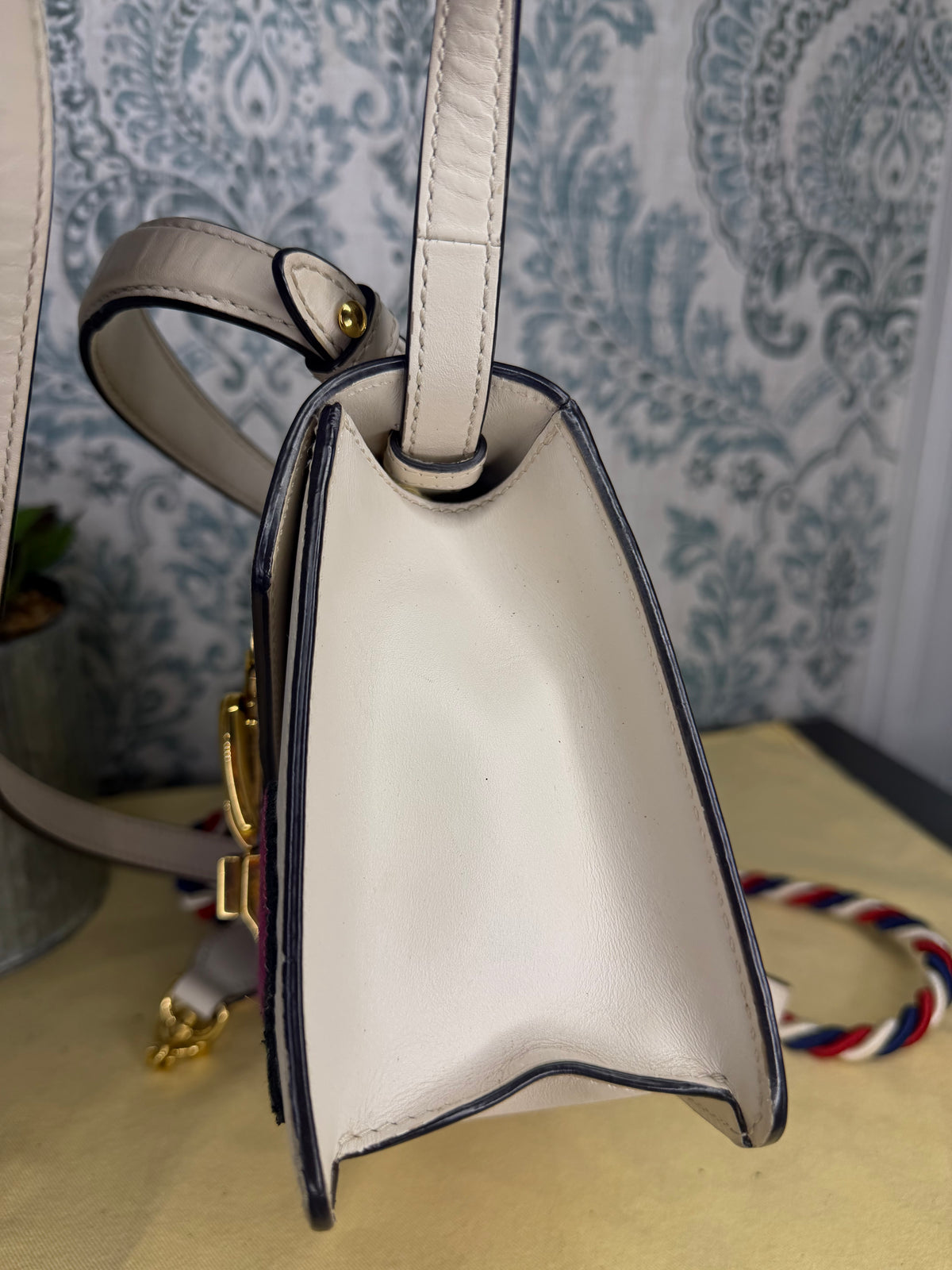Gucci Sylvie Floral White Handbag/Crossbody
