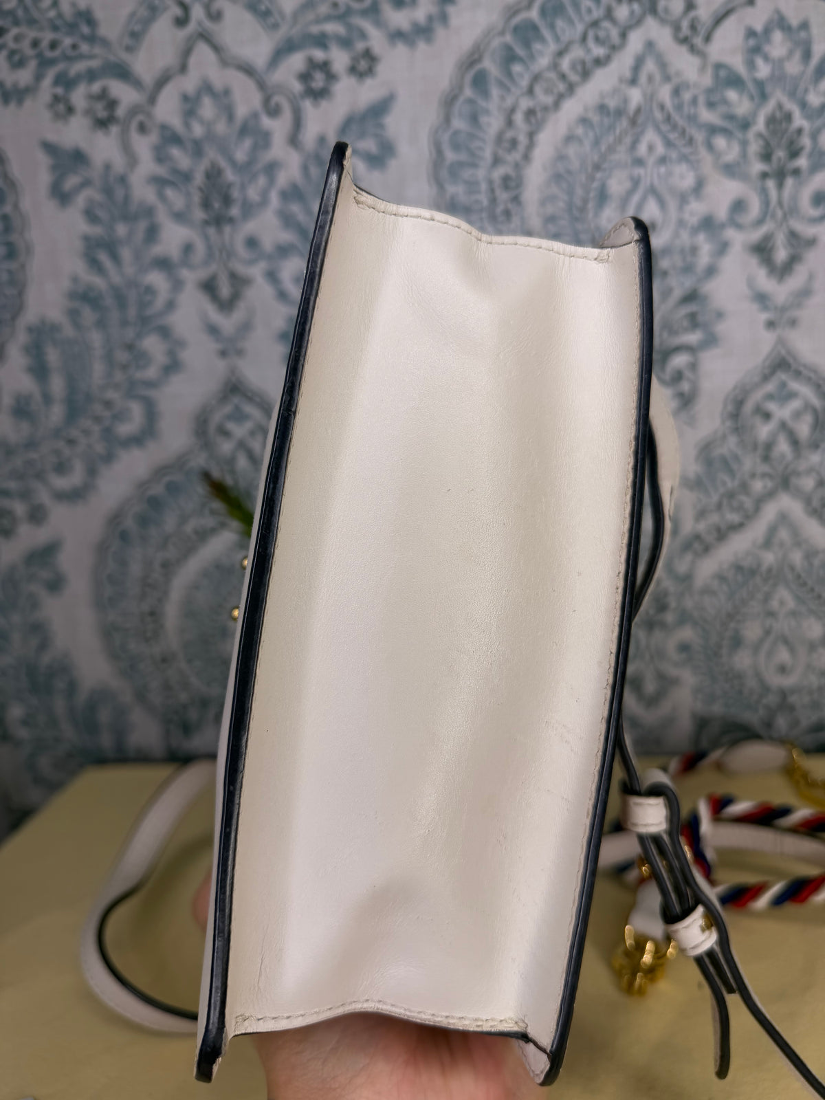 Gucci Sylvie Floral White Handbag/Crossbody