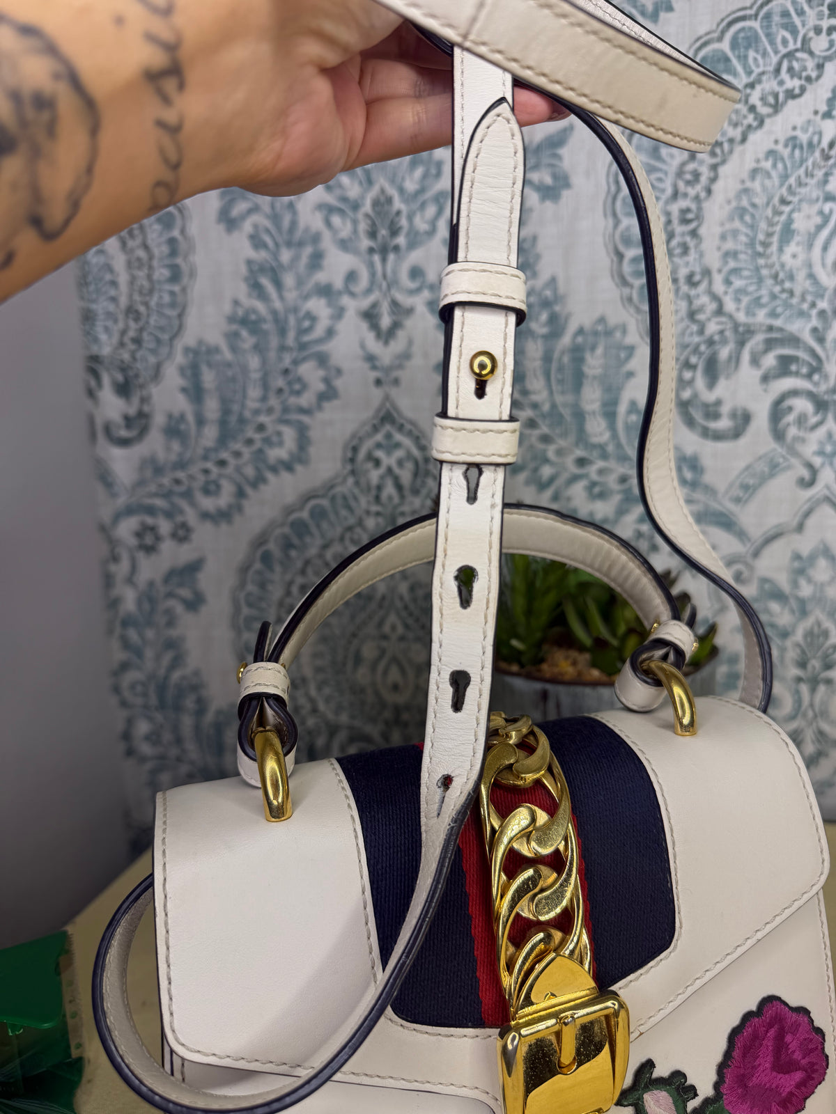Gucci Sylvie Floral White Handbag/Crossbody