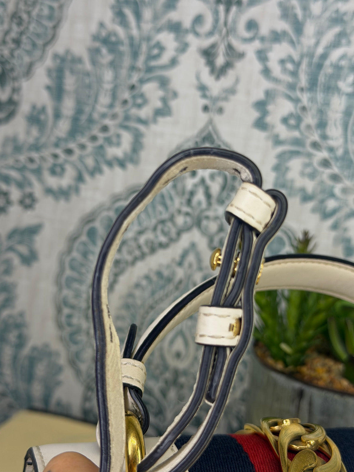 Gucci Sylvie Floral White Handbag/Crossbody