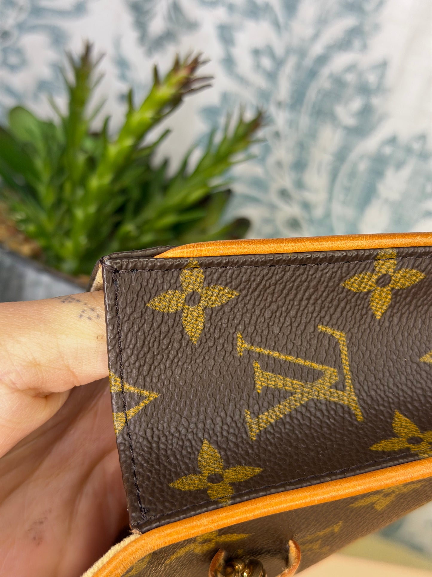 Louis Vuitton Pochette Florentine