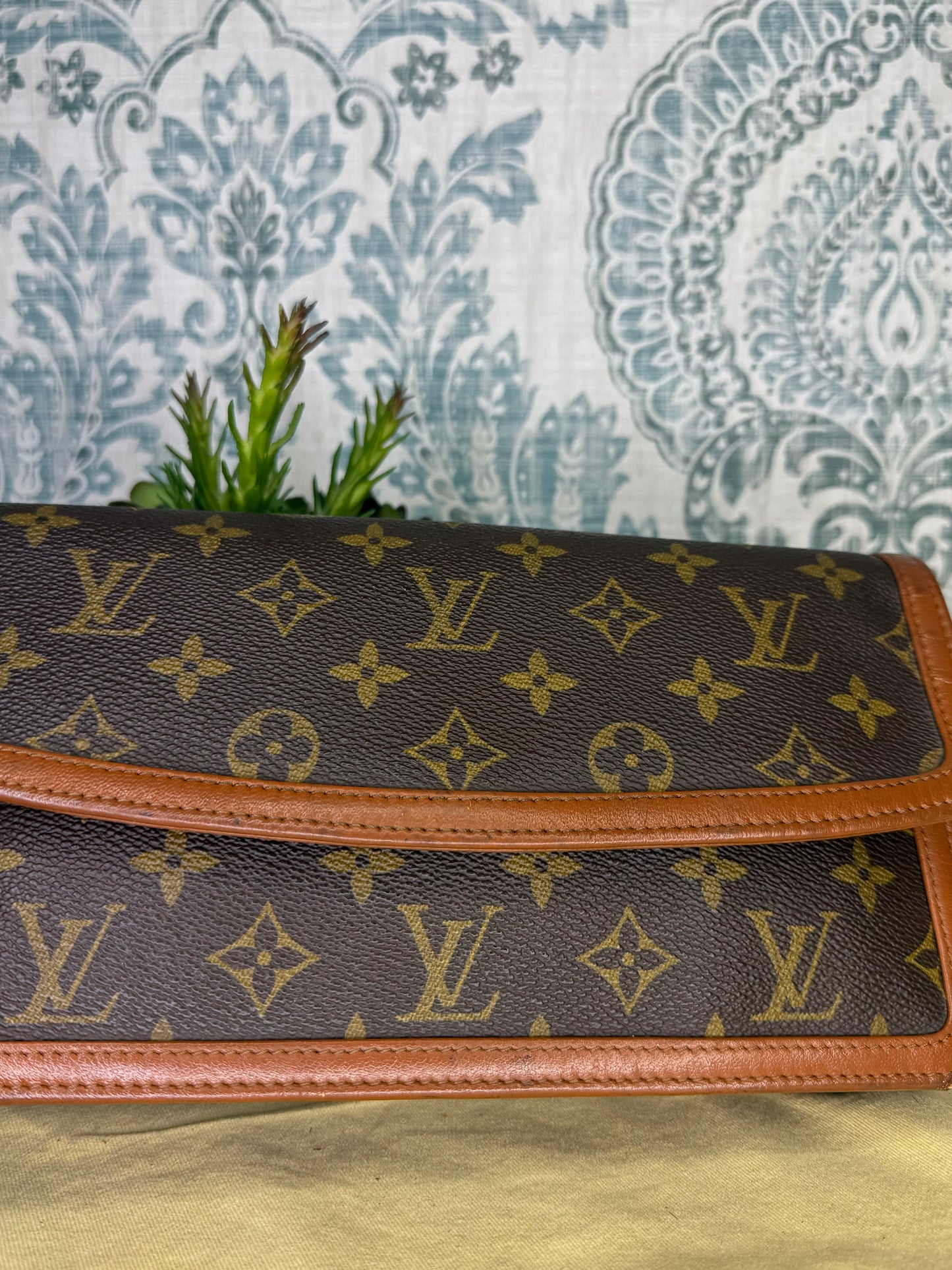 Louis Vuitton Pochette Dame PM Clutch