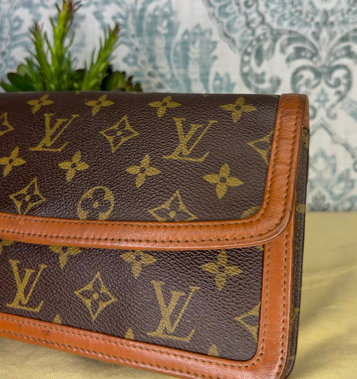 Louis Vuitton Pochette Dame PM Clutch