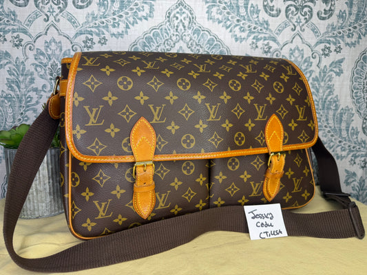 Louis Vuitton Sac Gibeciere GM