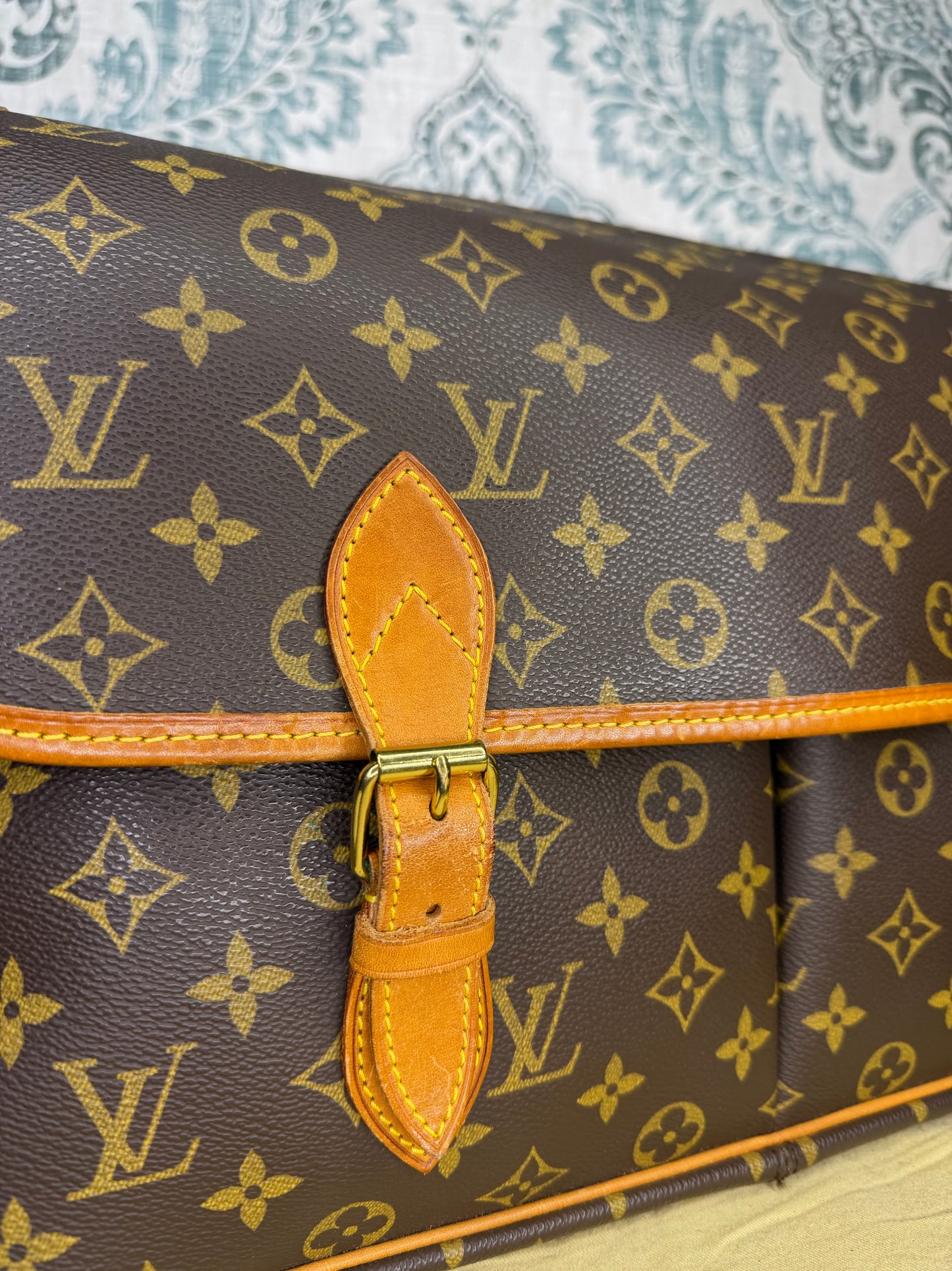 Louis Vuitton Sac Gibeciere GM