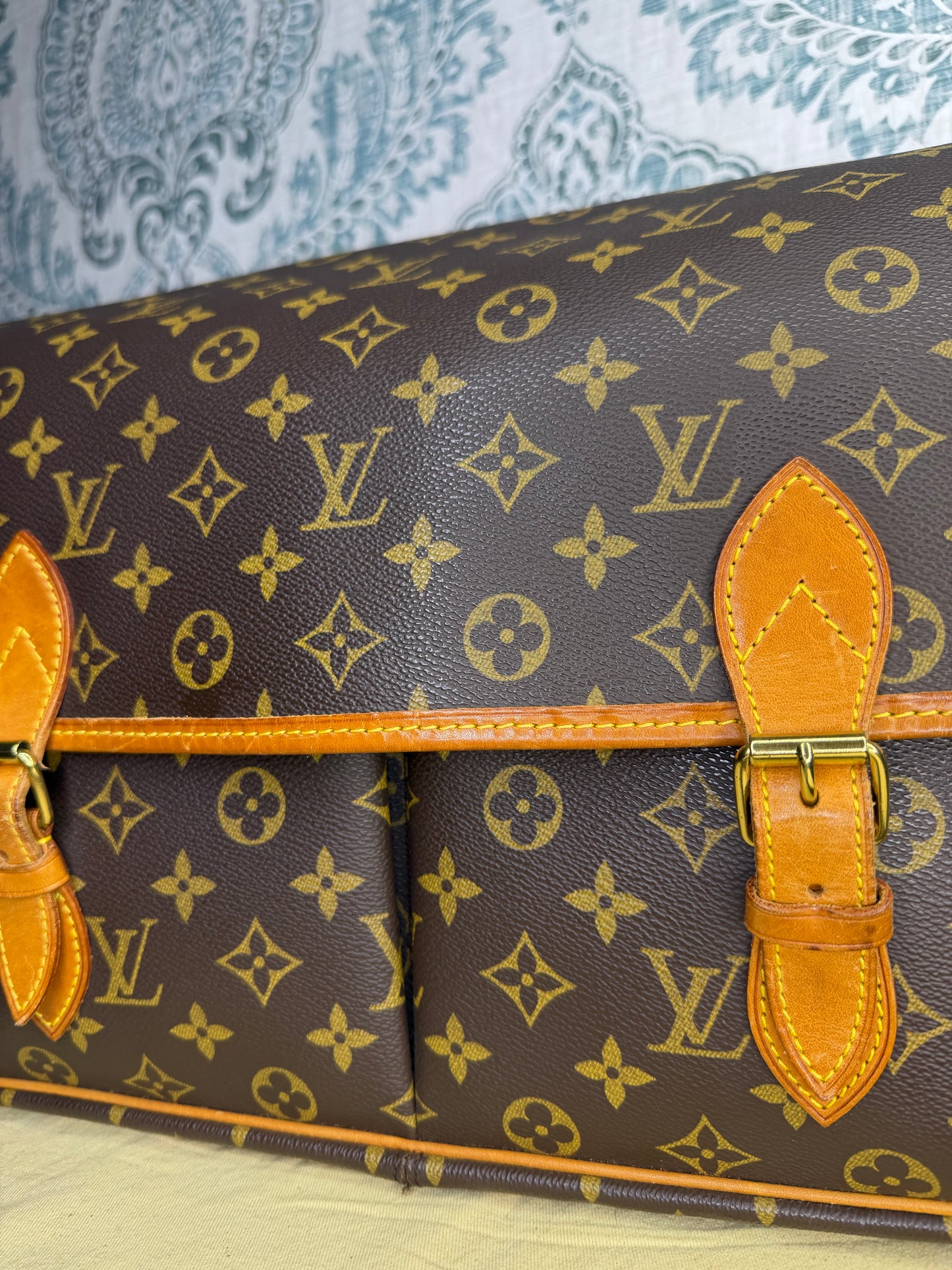 Louis Vuitton Sac Gibeciere GM
