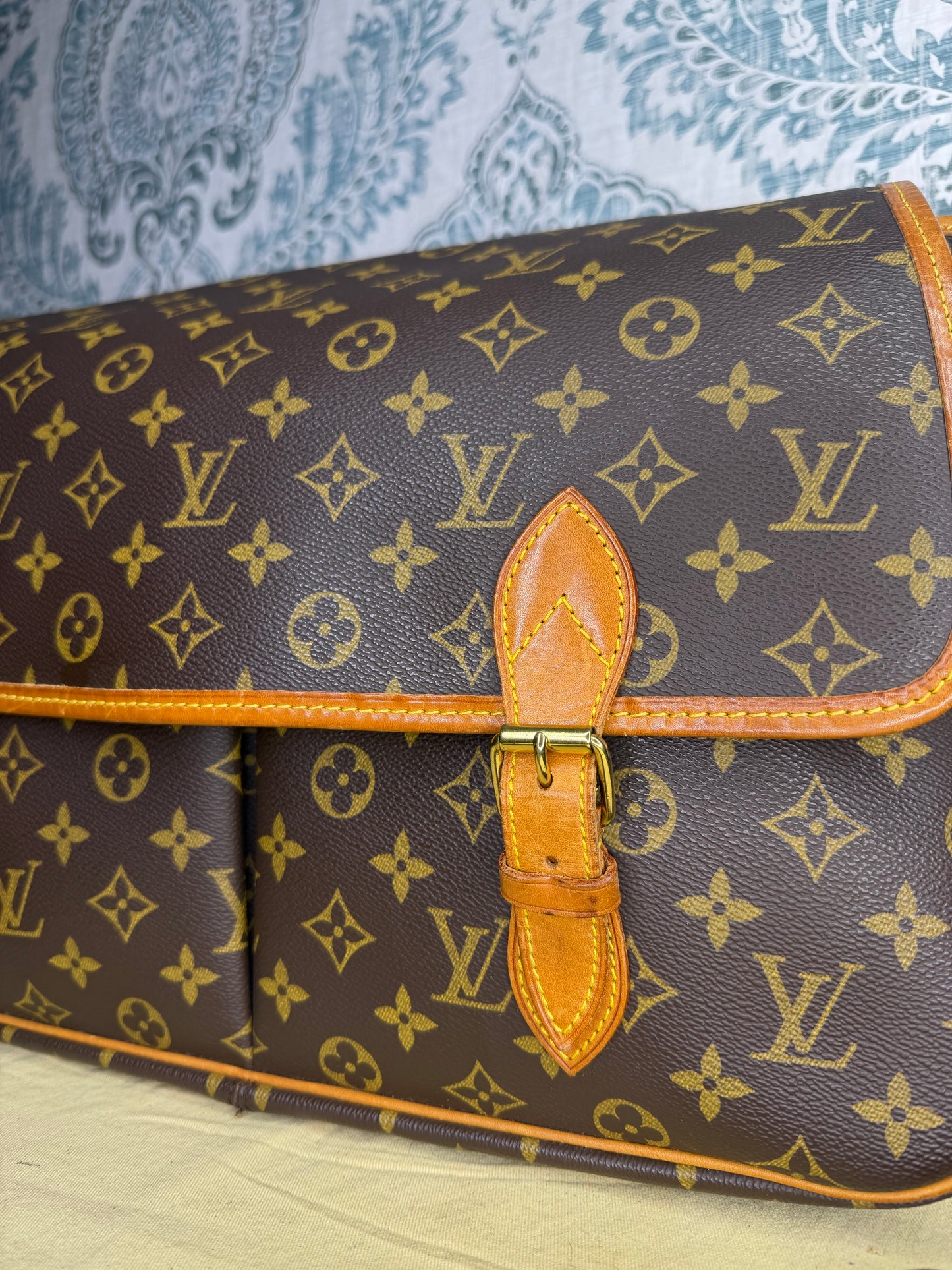 Louis Vuitton Sac Gibeciere GM