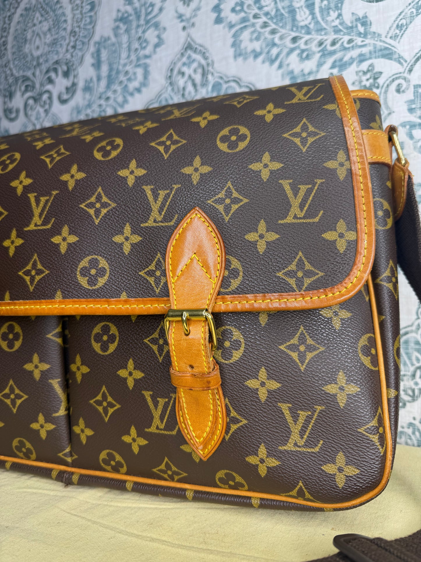Louis Vuitton Sac Gibeciere GM