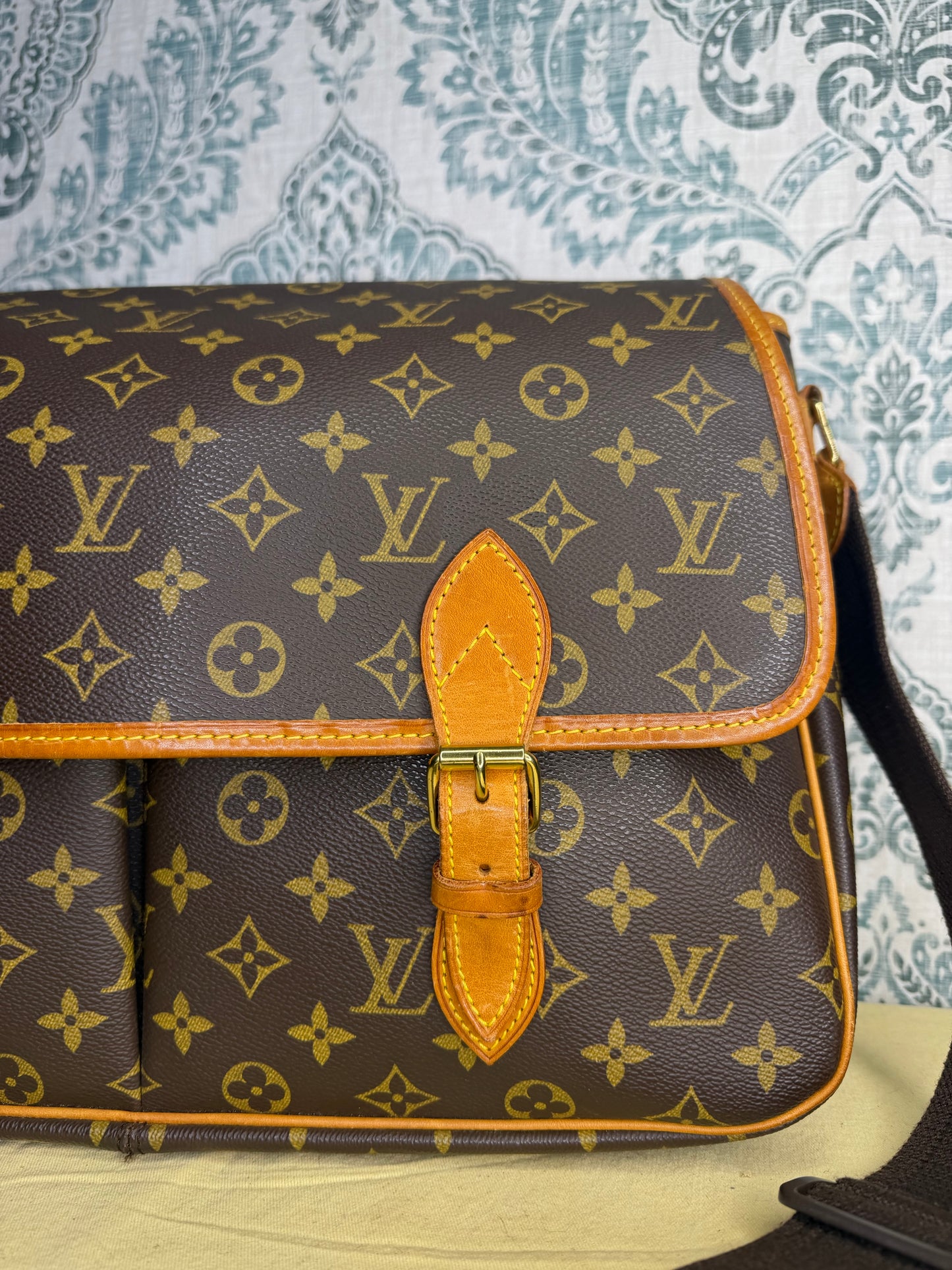 Louis Vuitton Sac Gibeciere GM