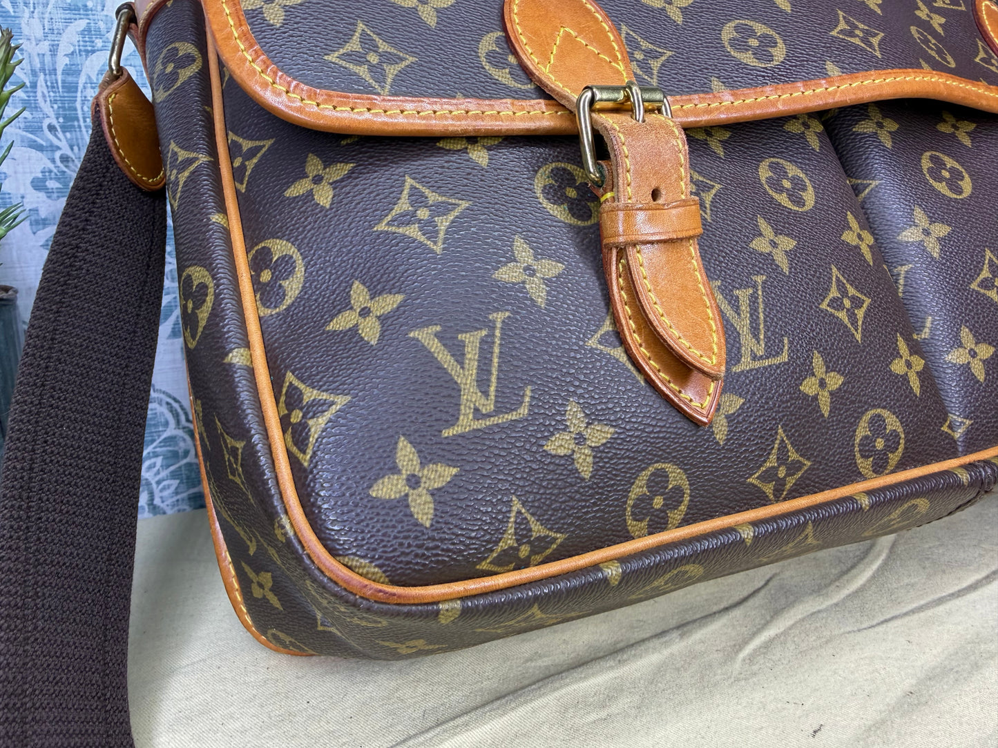 Louis Vuitton Sac Gibeciere GM