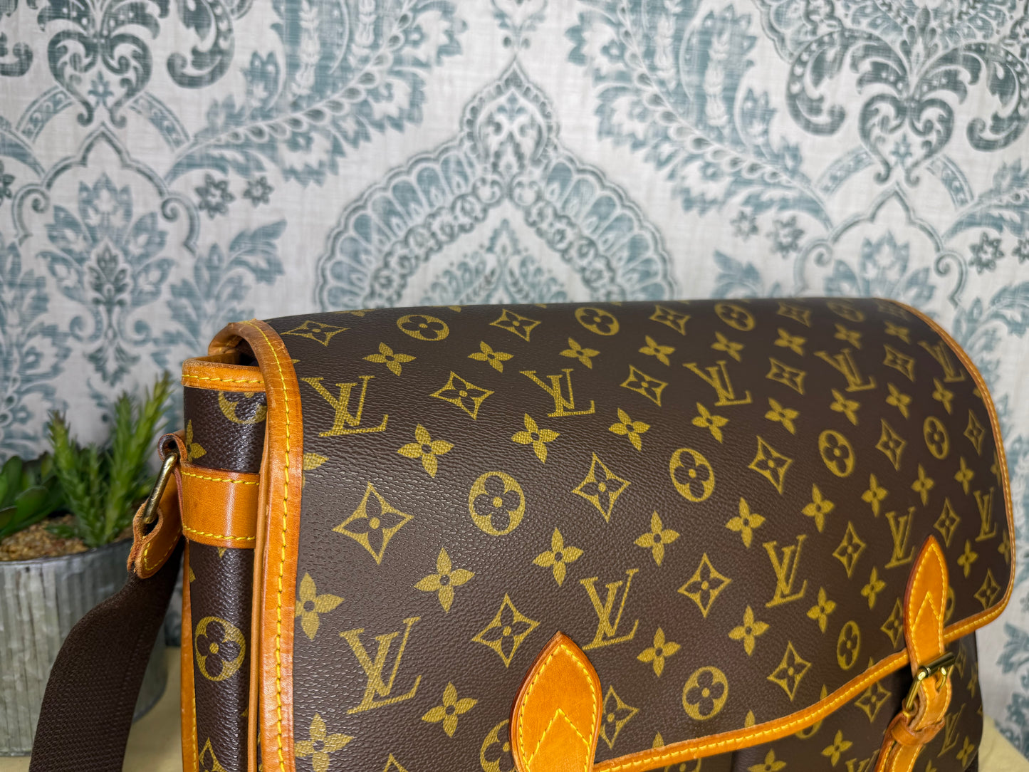 Louis Vuitton Sac Gibeciere GM