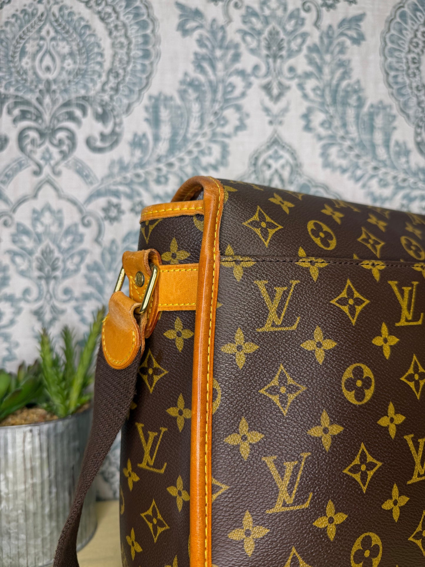 Louis Vuitton Sac Gibeciere GM