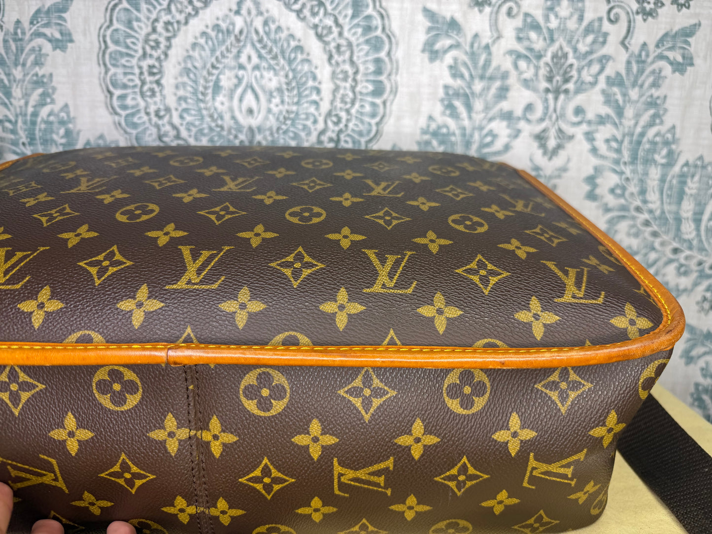 Louis Vuitton Sac Gibeciere GM