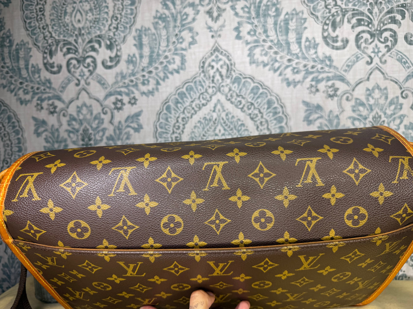 Louis Vuitton Sac Gibeciere GM