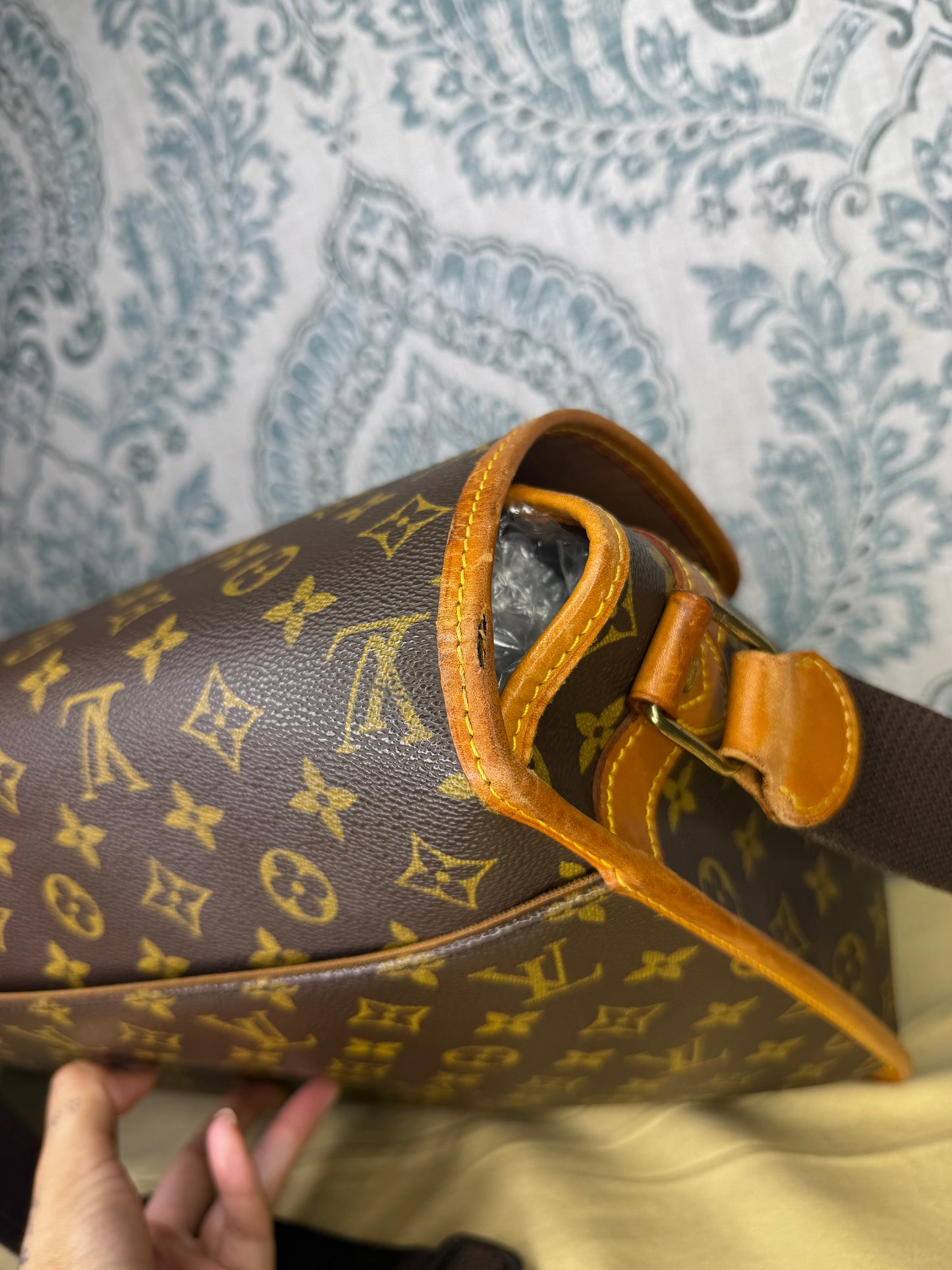 Louis Vuitton Sac Gibeciere GM
