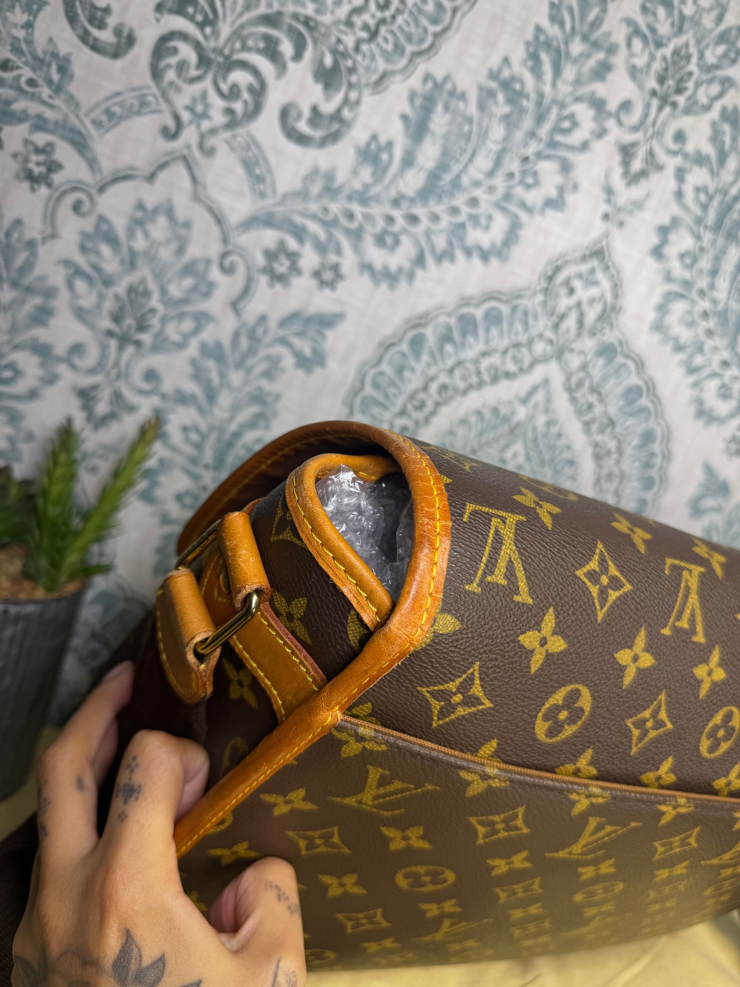 Louis Vuitton Sac Gibeciere GM