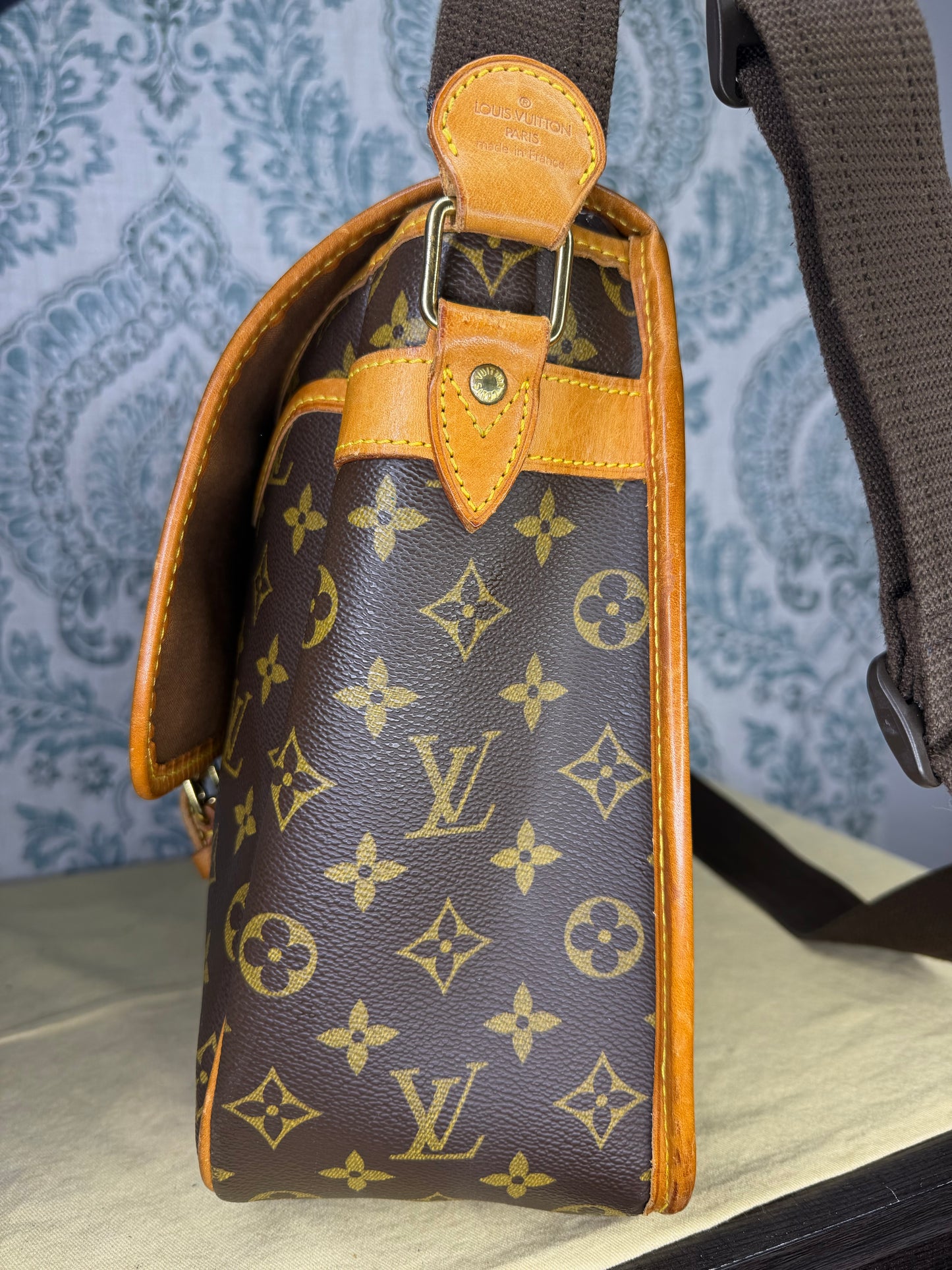 Louis Vuitton Sac Gibeciere GM