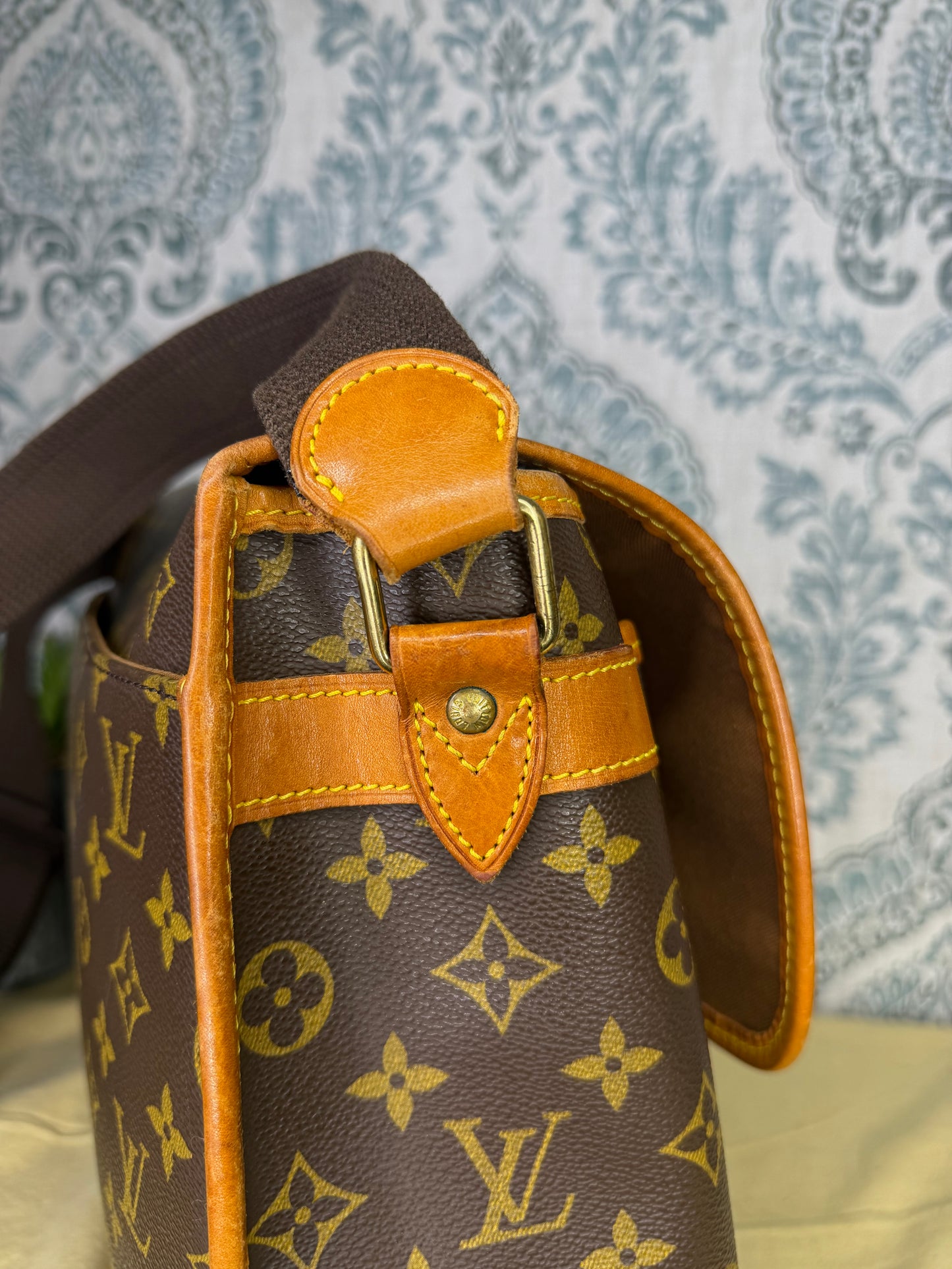 Louis Vuitton Sac Gibeciere GM