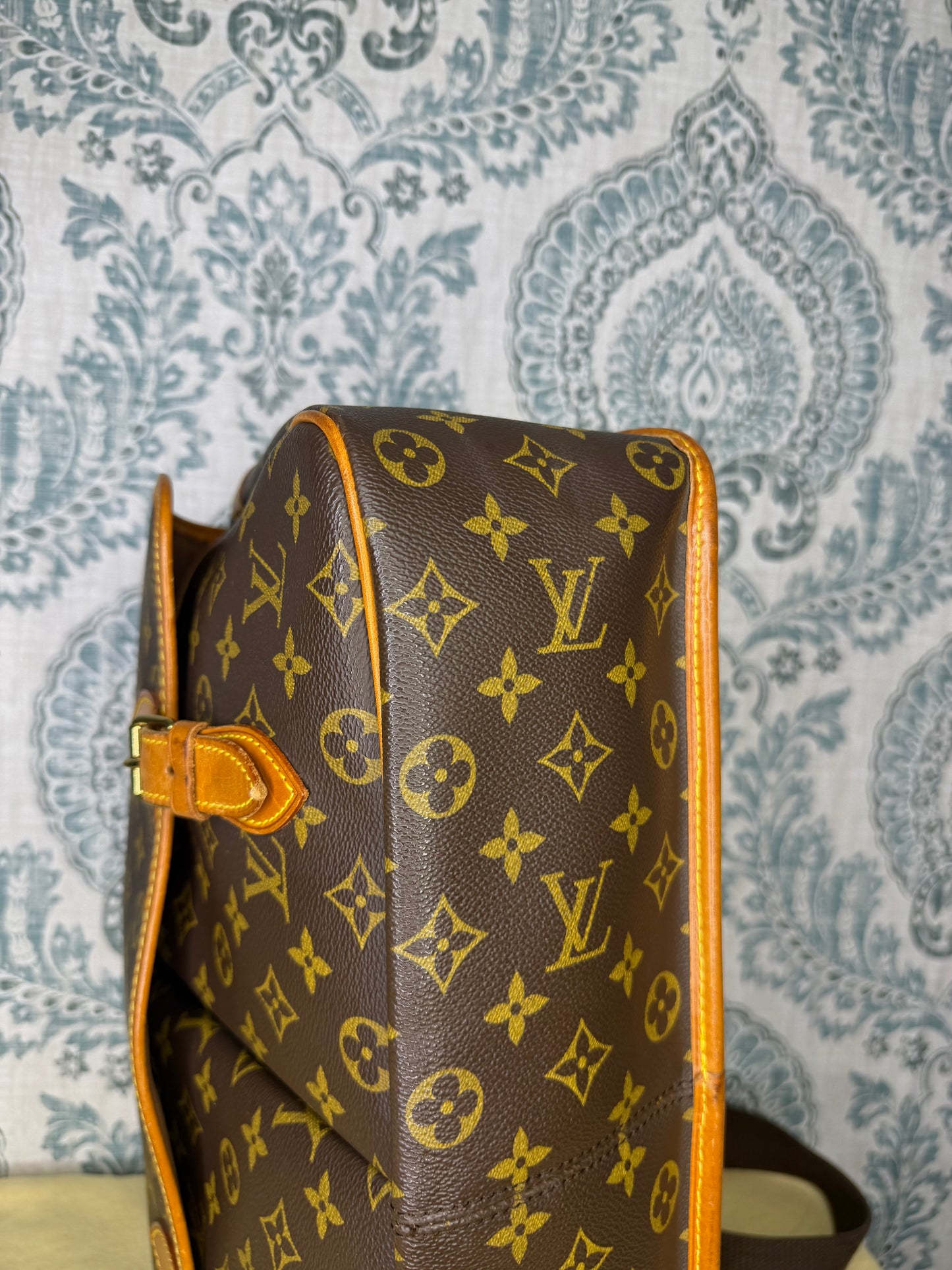 Louis Vuitton Sac Gibeciere GM