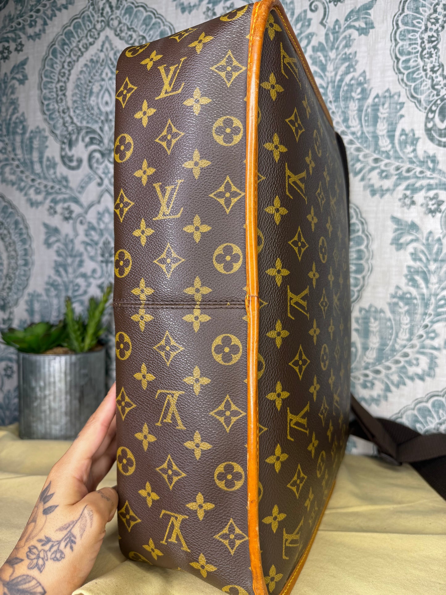 Louis Vuitton Sac Gibeciere GM