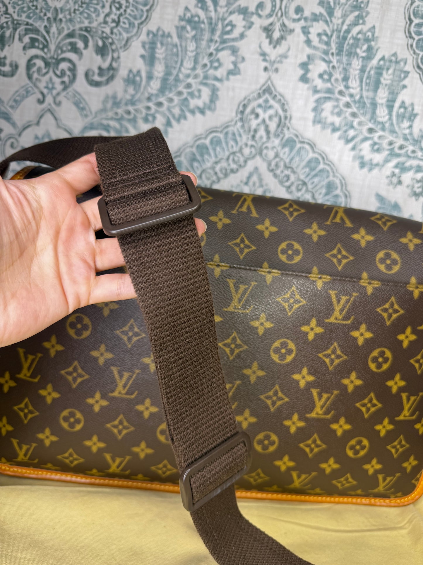 Louis Vuitton Sac Gibeciere GM