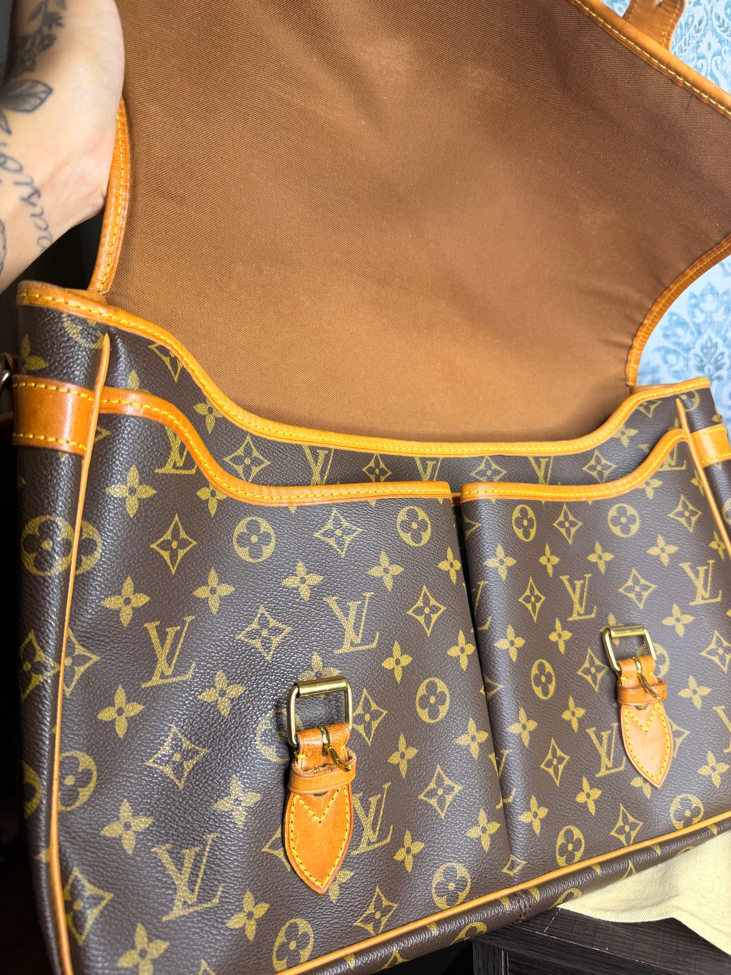 Louis Vuitton Sac Gibeciere GM