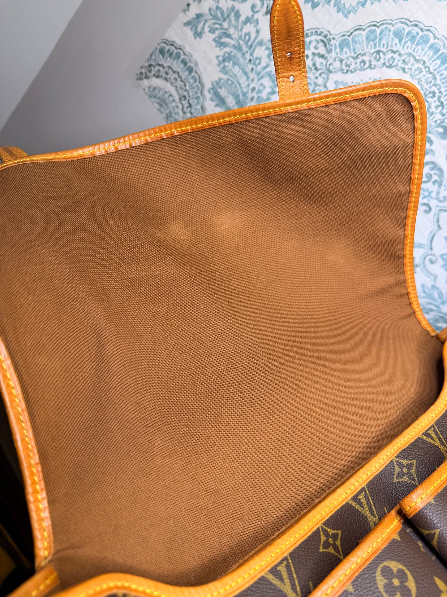 Louis Vuitton Sac Gibeciere GM