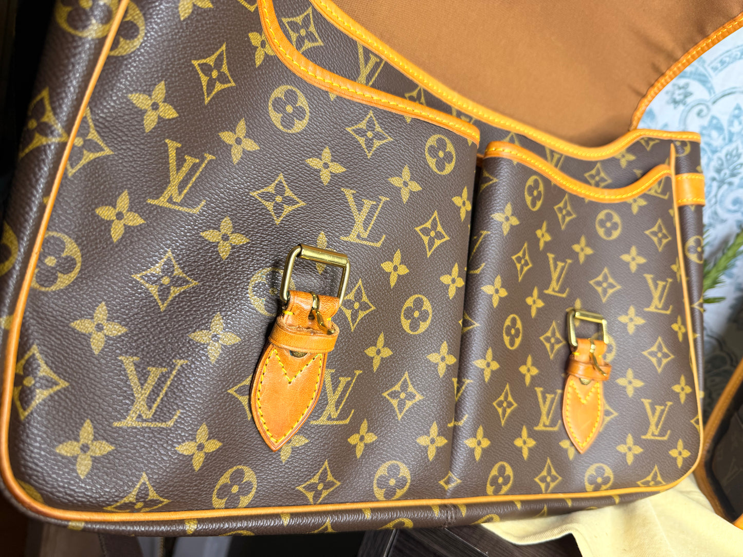 Louis Vuitton Sac Gibeciere GM