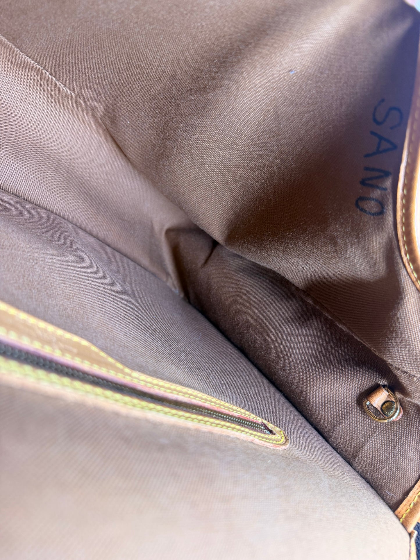 Louis Vuitton Sac Gibeciere GM