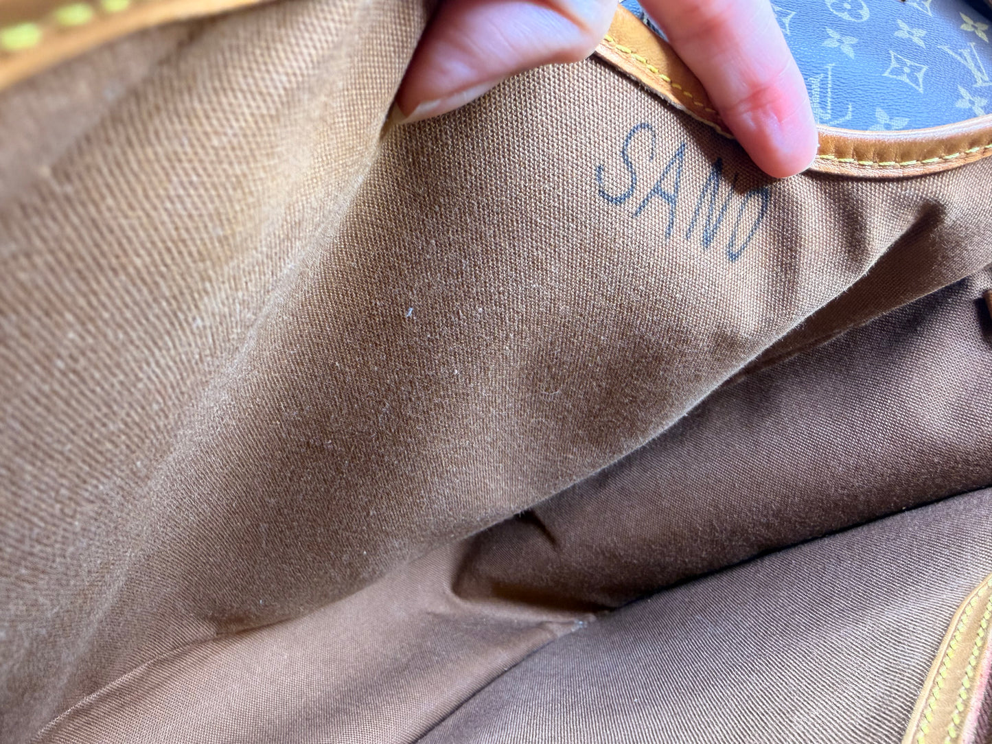 Louis Vuitton Sac Gibeciere GM