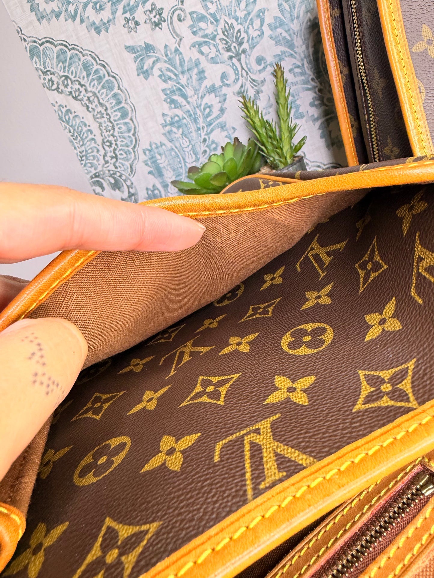 Louis Vuitton Sac Gibeciere GM