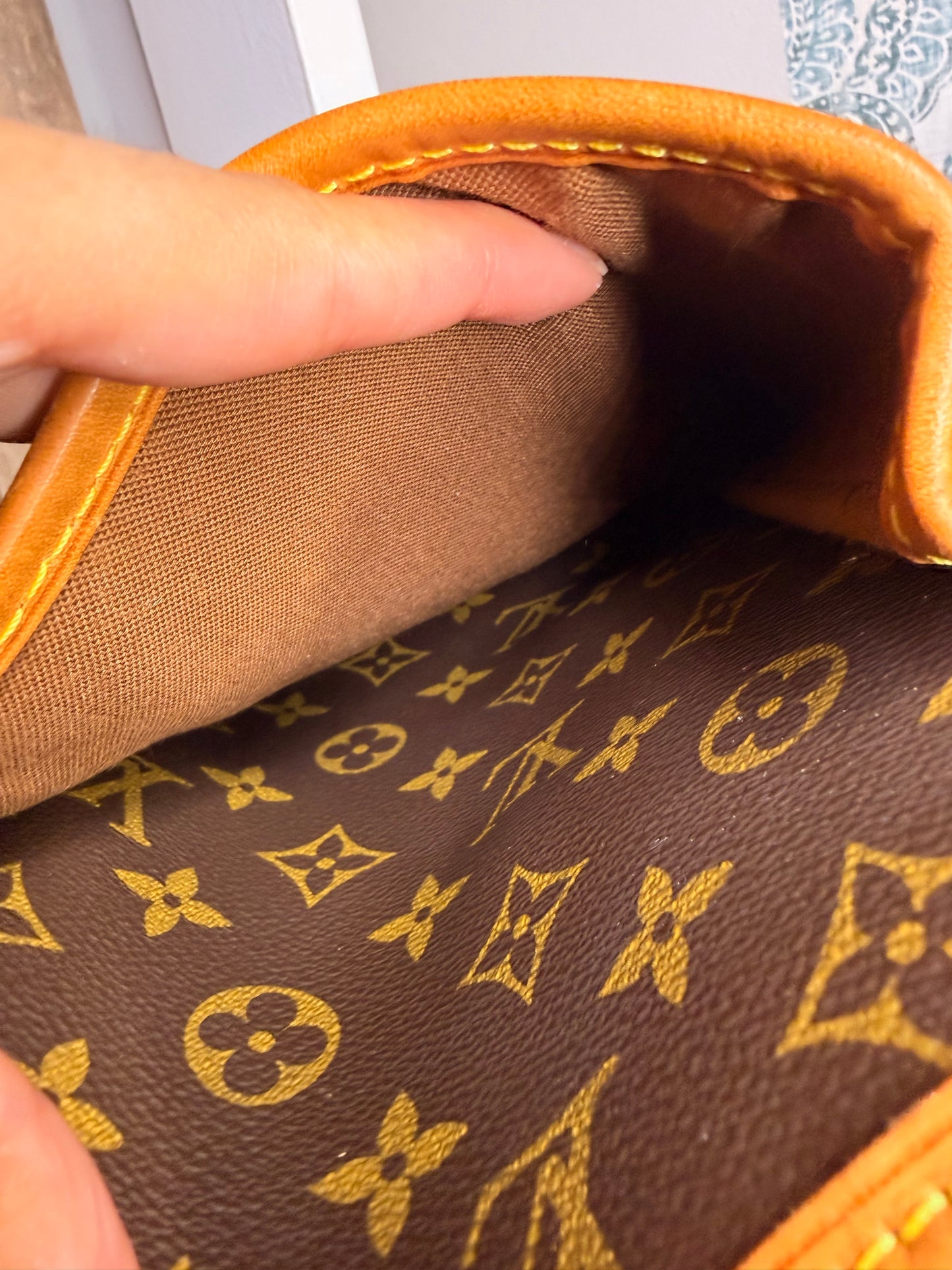 Louis Vuitton Sac Gibeciere GM