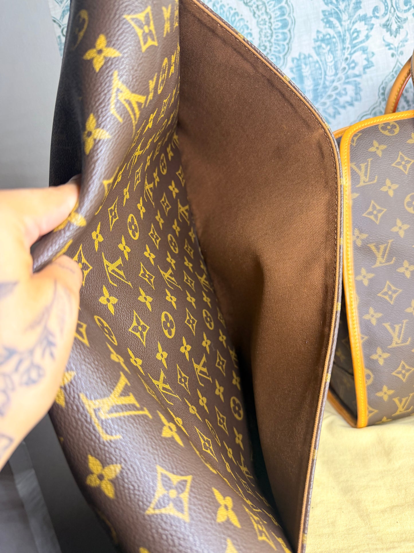 Louis Vuitton Sac Gibeciere GM