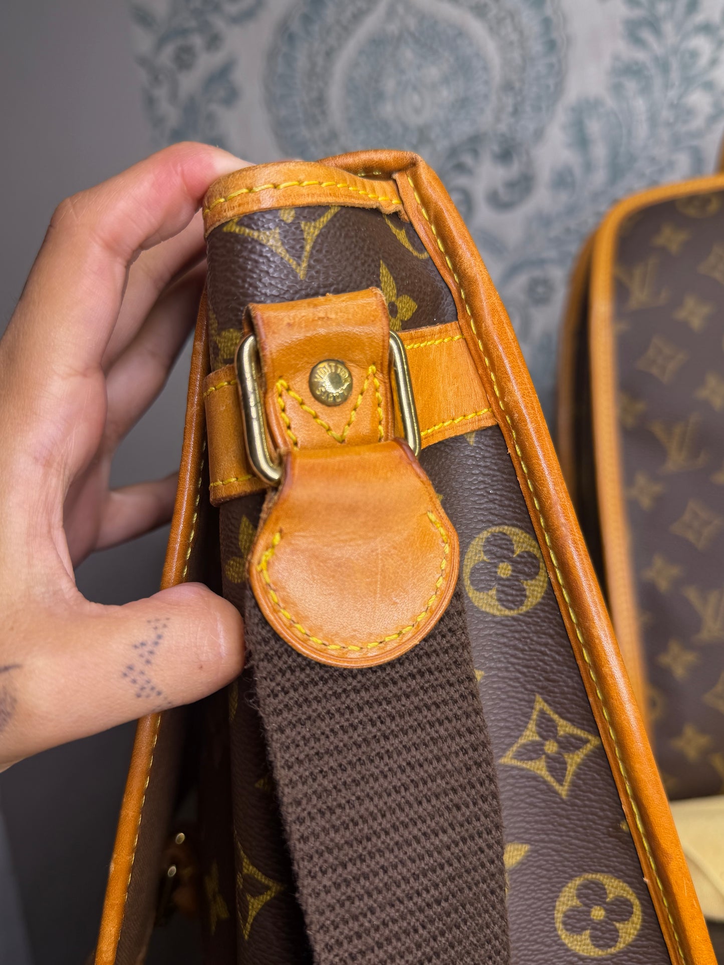 Louis Vuitton Sac Gibeciere GM