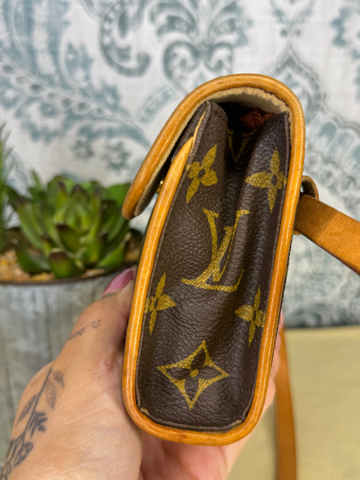 Louis Vuitton Pochette Florentine